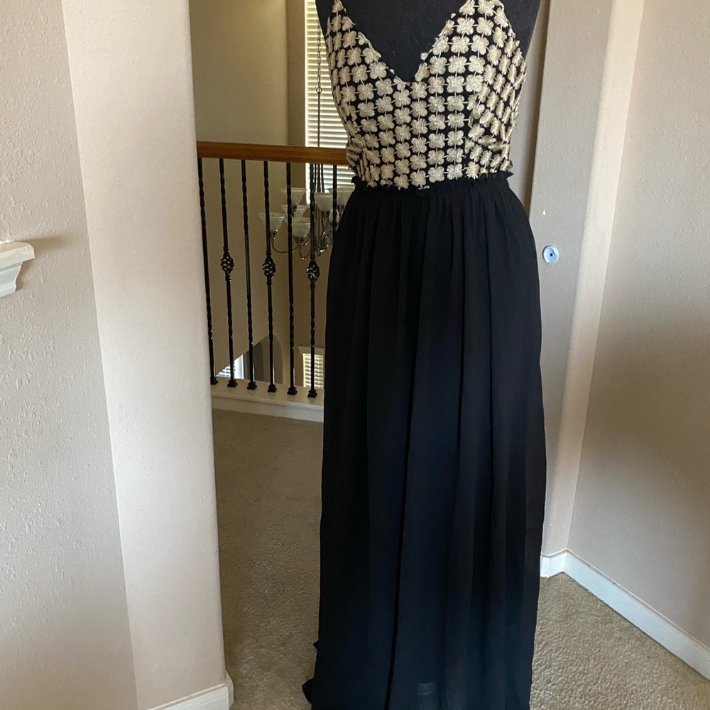 Dress - Picture 2 of 11